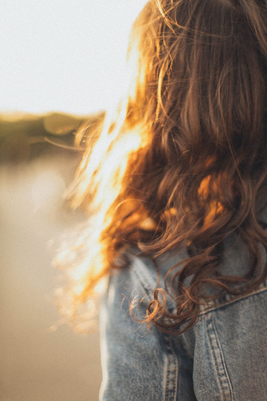 Pale Gold Parlor: 2026’s "Goldilocks" Blonde in Overland Park 1 woman in blue denim jacket