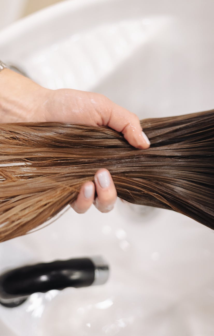 Detangling Without Damage: The Just For Hair Tool Guide 1 a hand holding wet hair