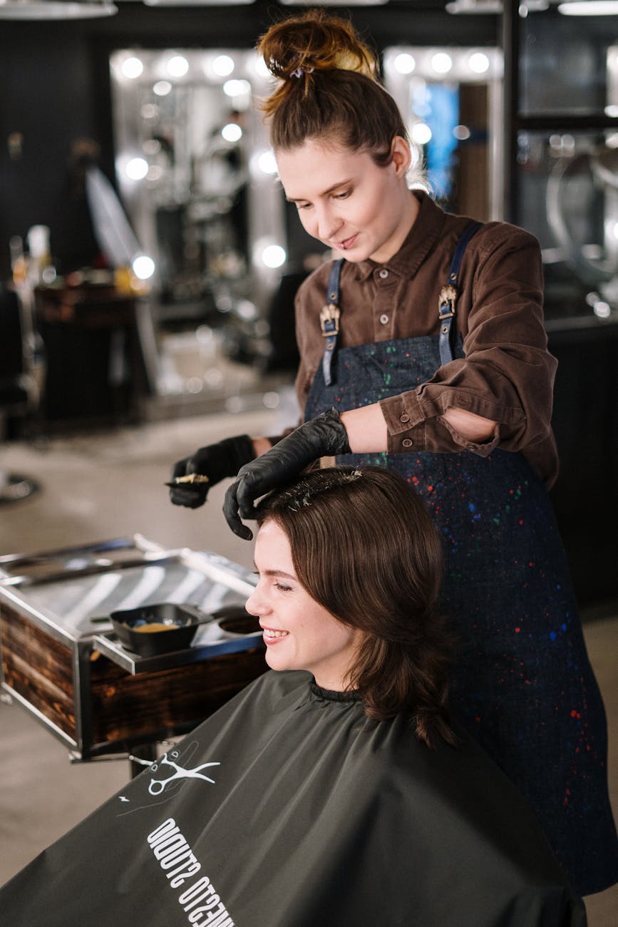 woman getting her hair color