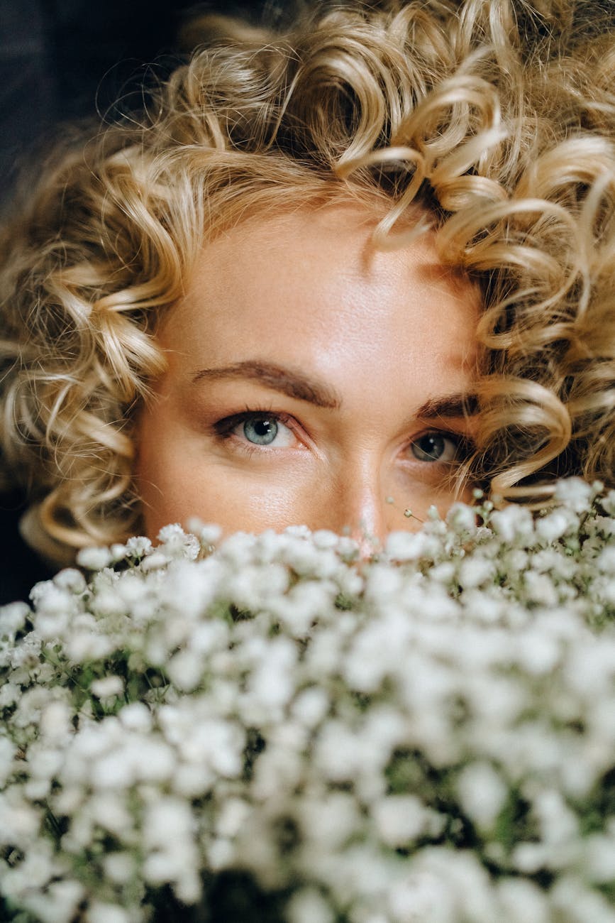 photo of woman with blonde hairstyle