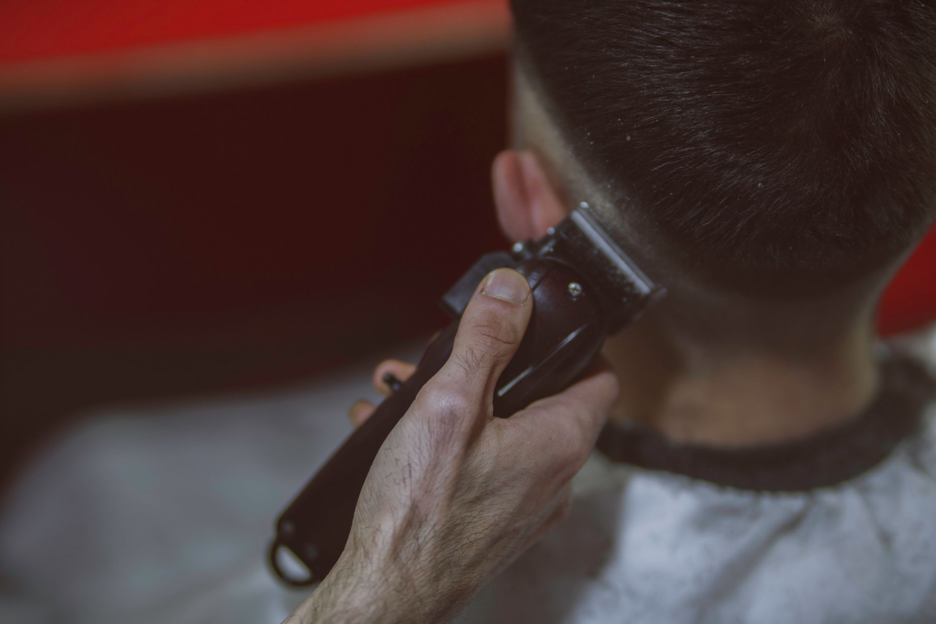 Balancing Asymmetry: Tailoring Cuts for Individual Structural Profiles 1 a person using clippers