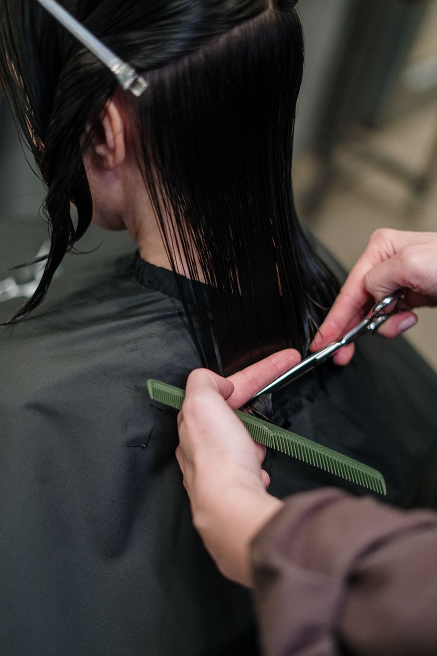 Restructuring Weight: How a Precision Cut Fixed Heavy Hair 1 woman getting a haircut