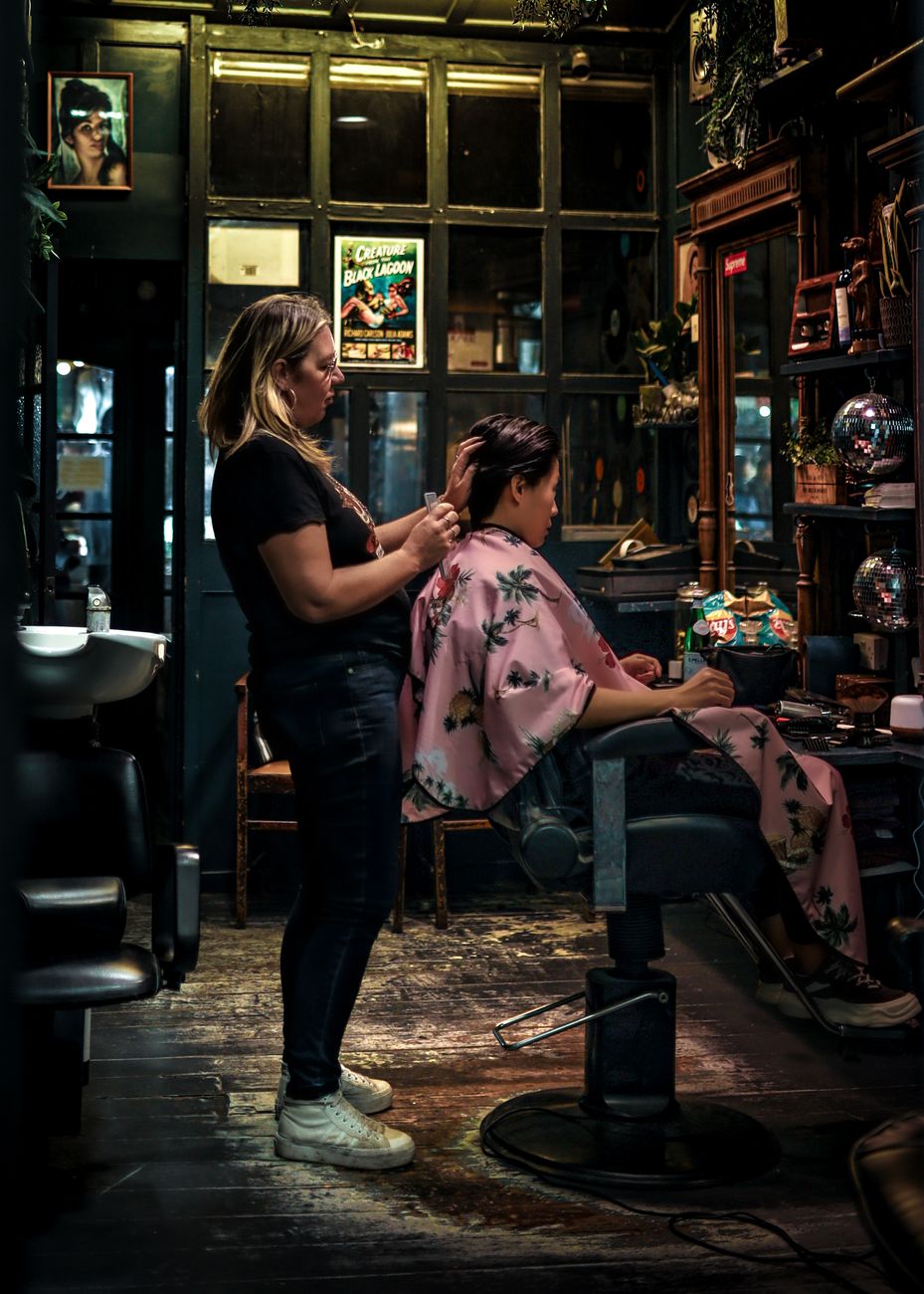 Hair Salon Etiquette: Tipping, Lateness, and Communication Tips for Clients 1 cozy hair salon scene with stylist at work