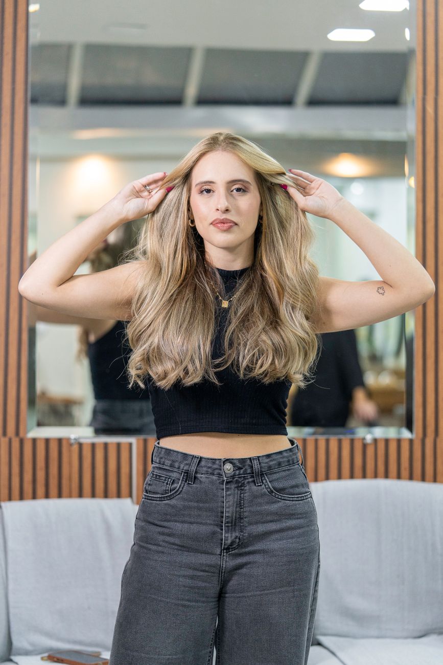 The Double-Process Blueprint: What to Expect During Full-Day Lightening 1 woman with long blonde hair in modern salon