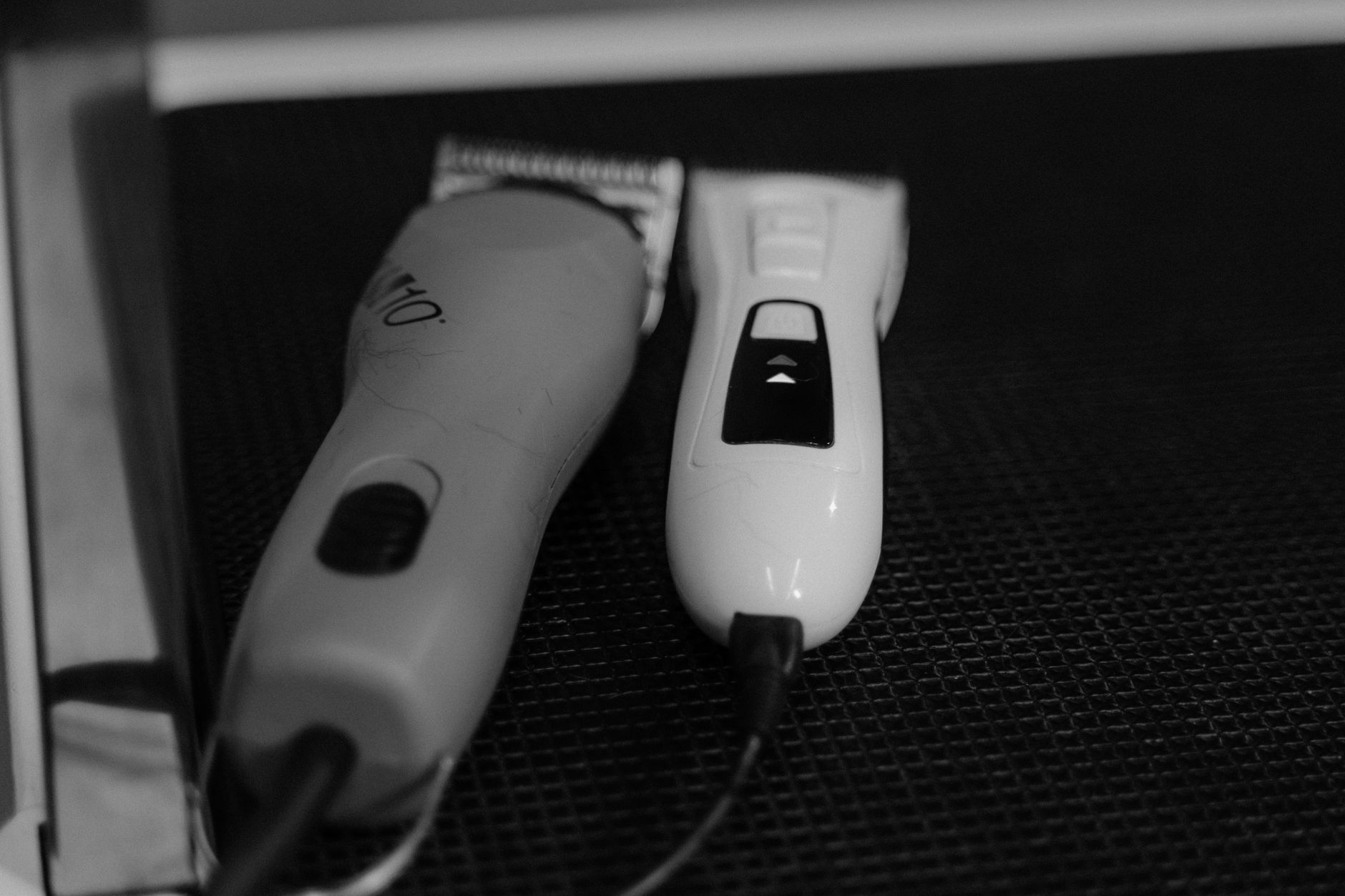 close up photo of electric razors
