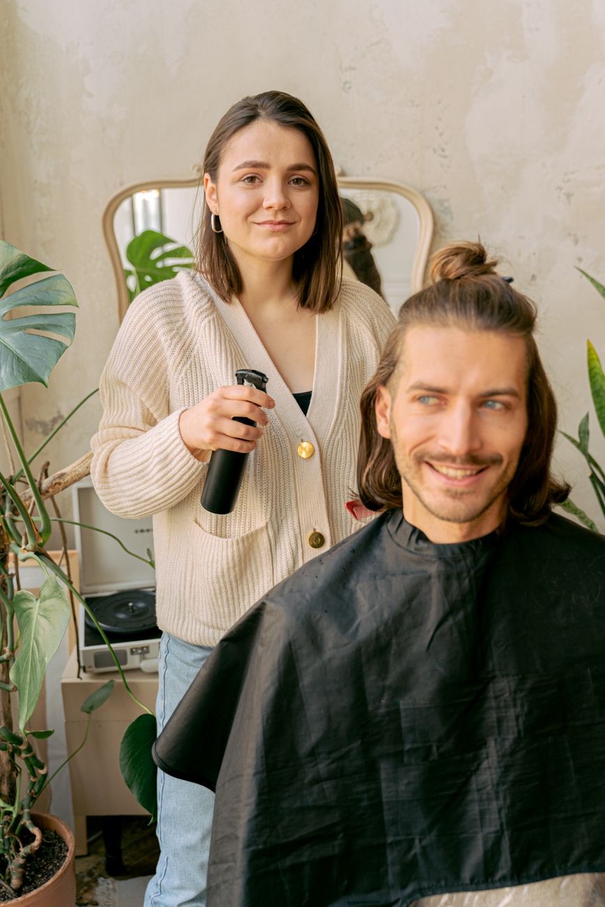 Volumizing Fine Waves: Cutting Strategies for Maximum Lift 1 hairdresser with her client