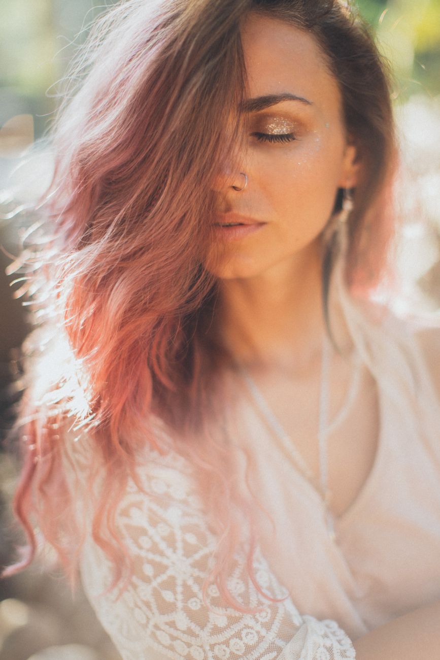 Rose Gold Fashion Color: Soft Romantic Hair Aesthetics 1 charming young woman in white dress